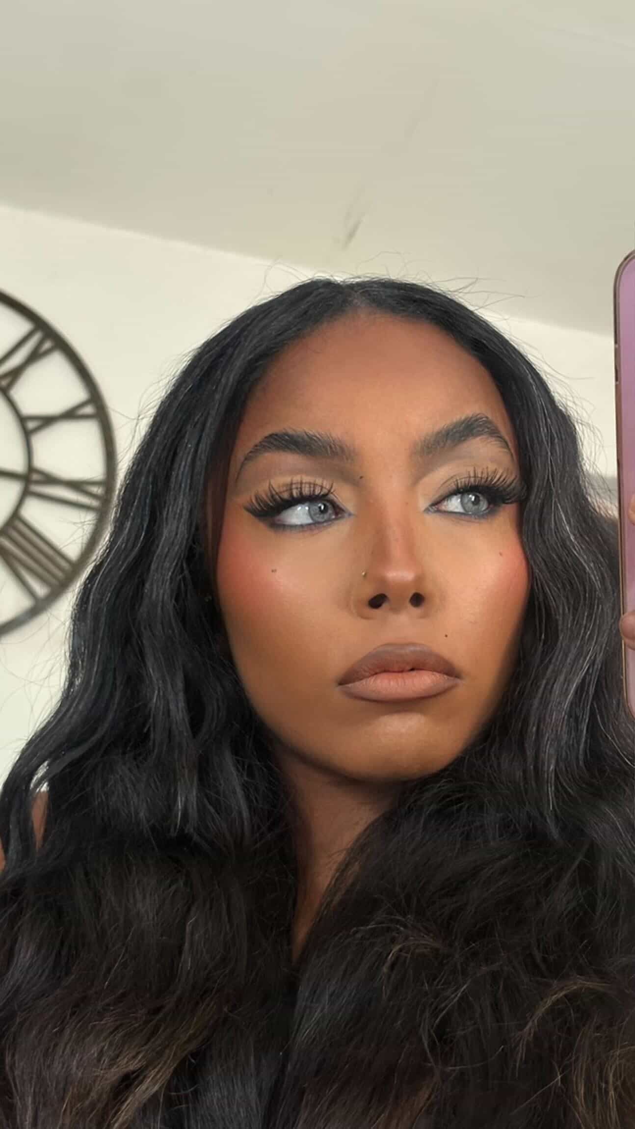 Aura gray