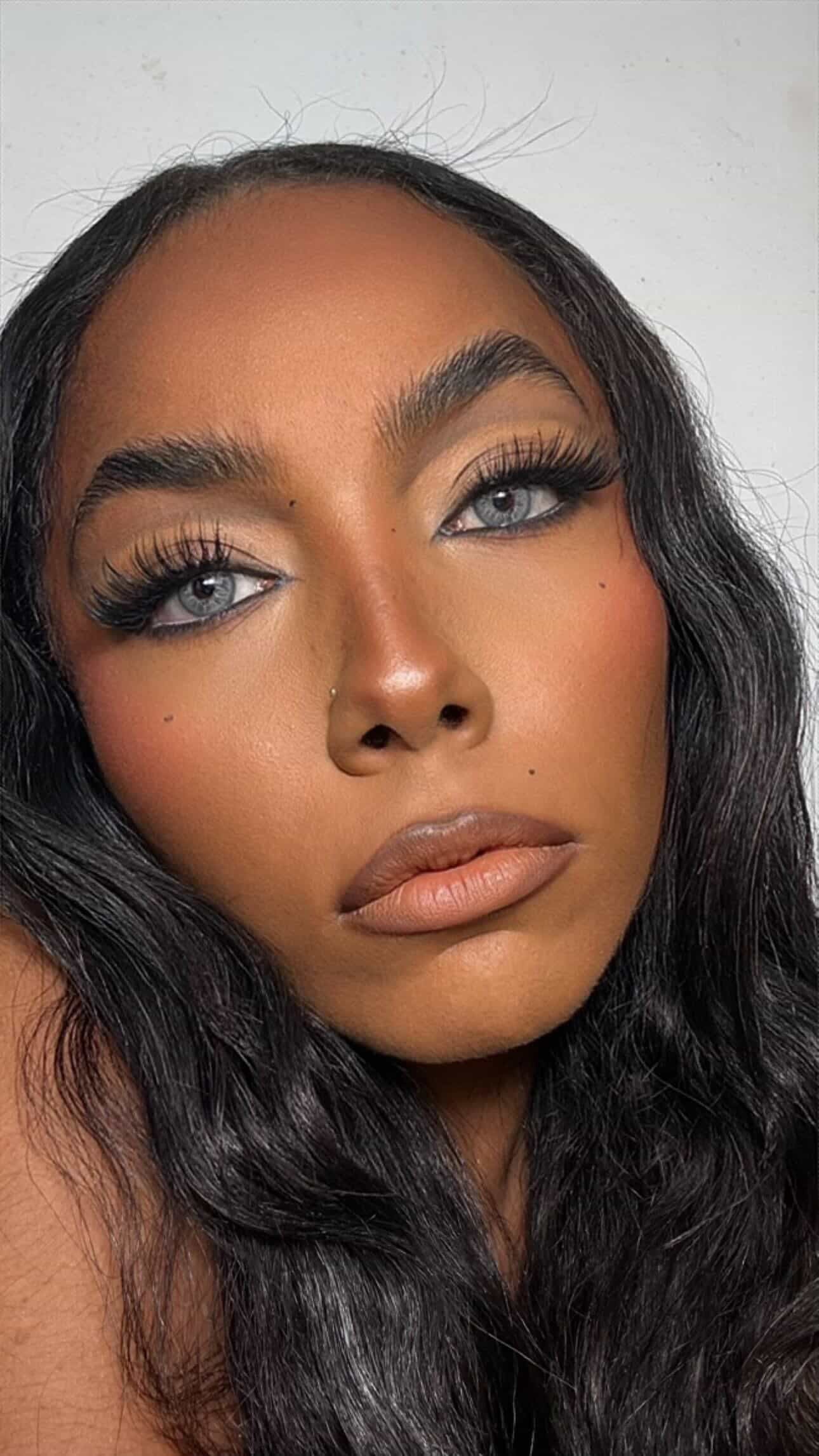 Aura gray